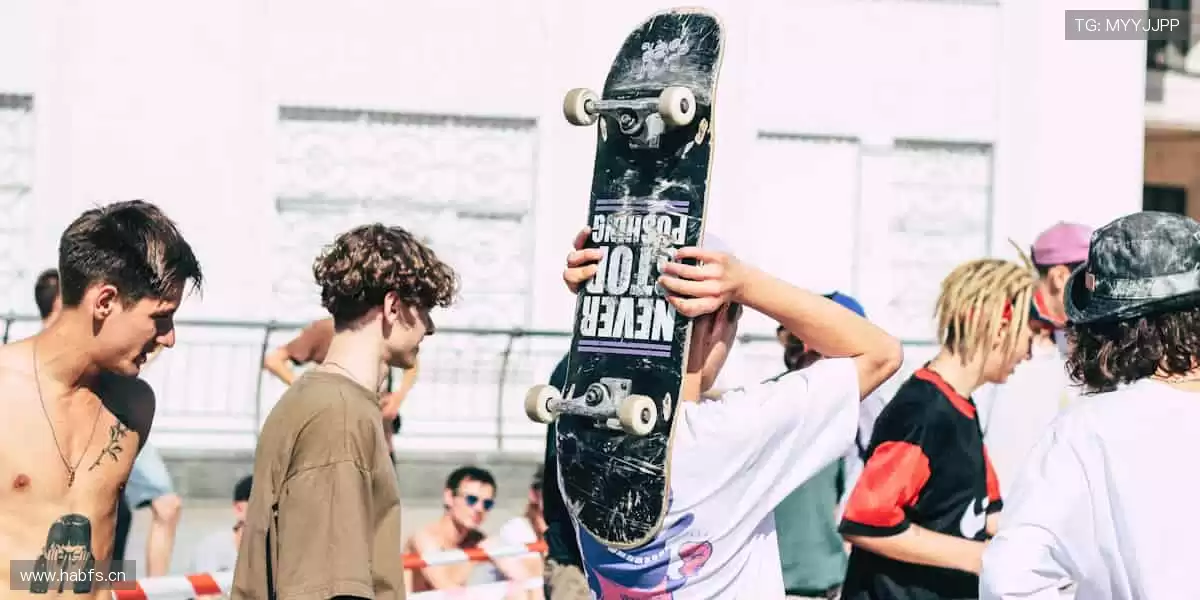 👟潮流装备，个性定制！从球鞋到球衣，打造专属你的运动风格！🎾